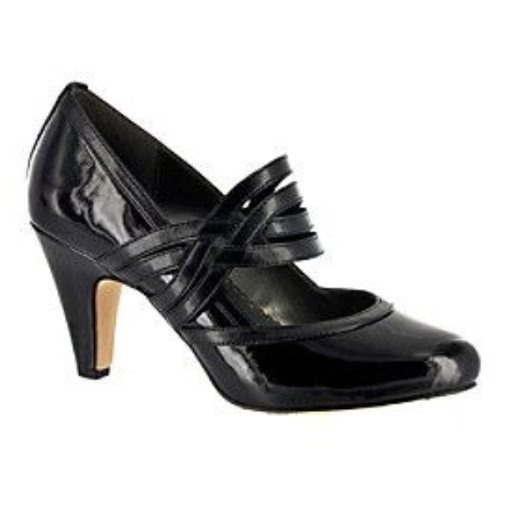 Bella Vita Cindy II Pumps Black Patent Finish 9.5 M 3" heel.